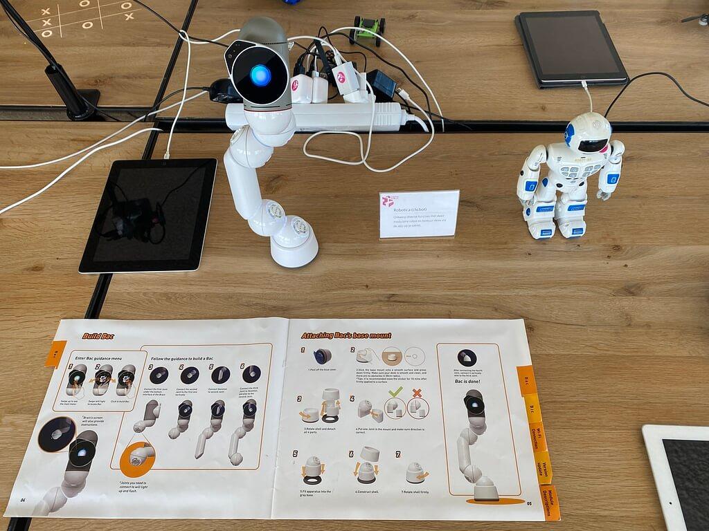 Programmable Robotics, modular, AI-driven or just for fun. Design various functions with this modular robot and control them via the app on your tablet. Robotics